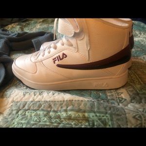 White, Maroon, Black Filas